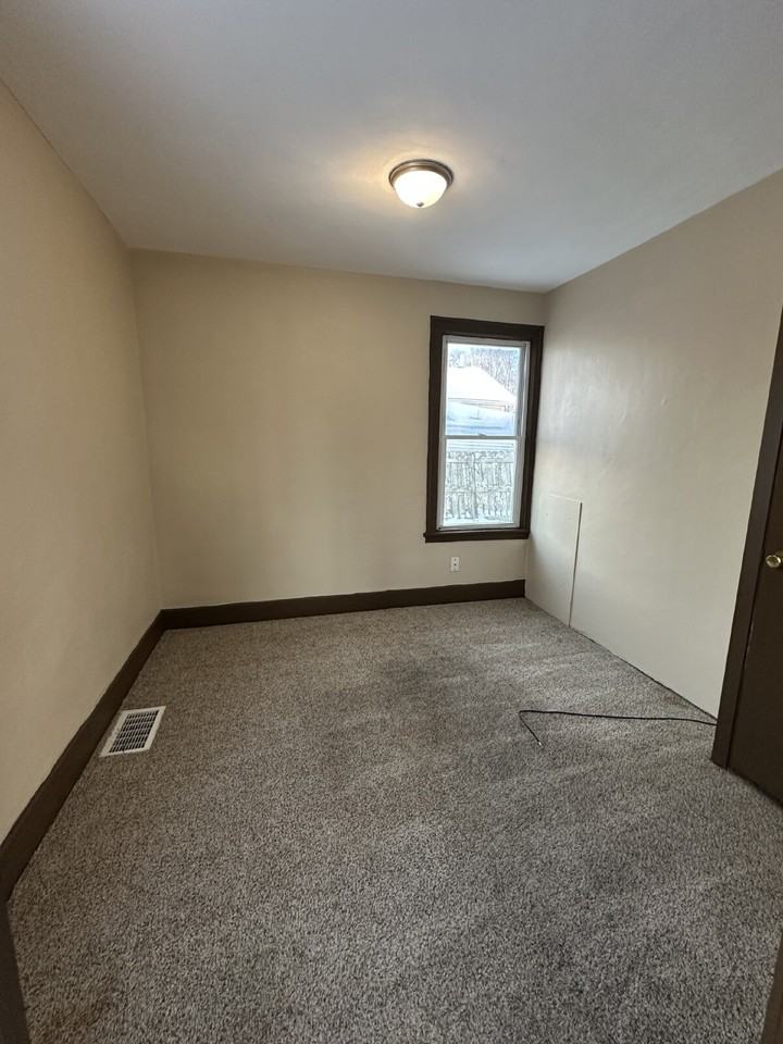 124 N Washington St - Photo 5 of 14