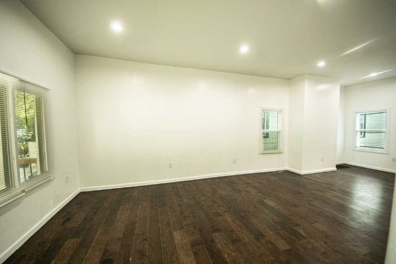 392 Fargo Ave #1LOWER - Photo 4 of 12