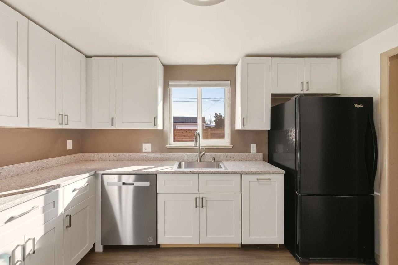 5104 E 33rd Ave - Photo 5 of 15