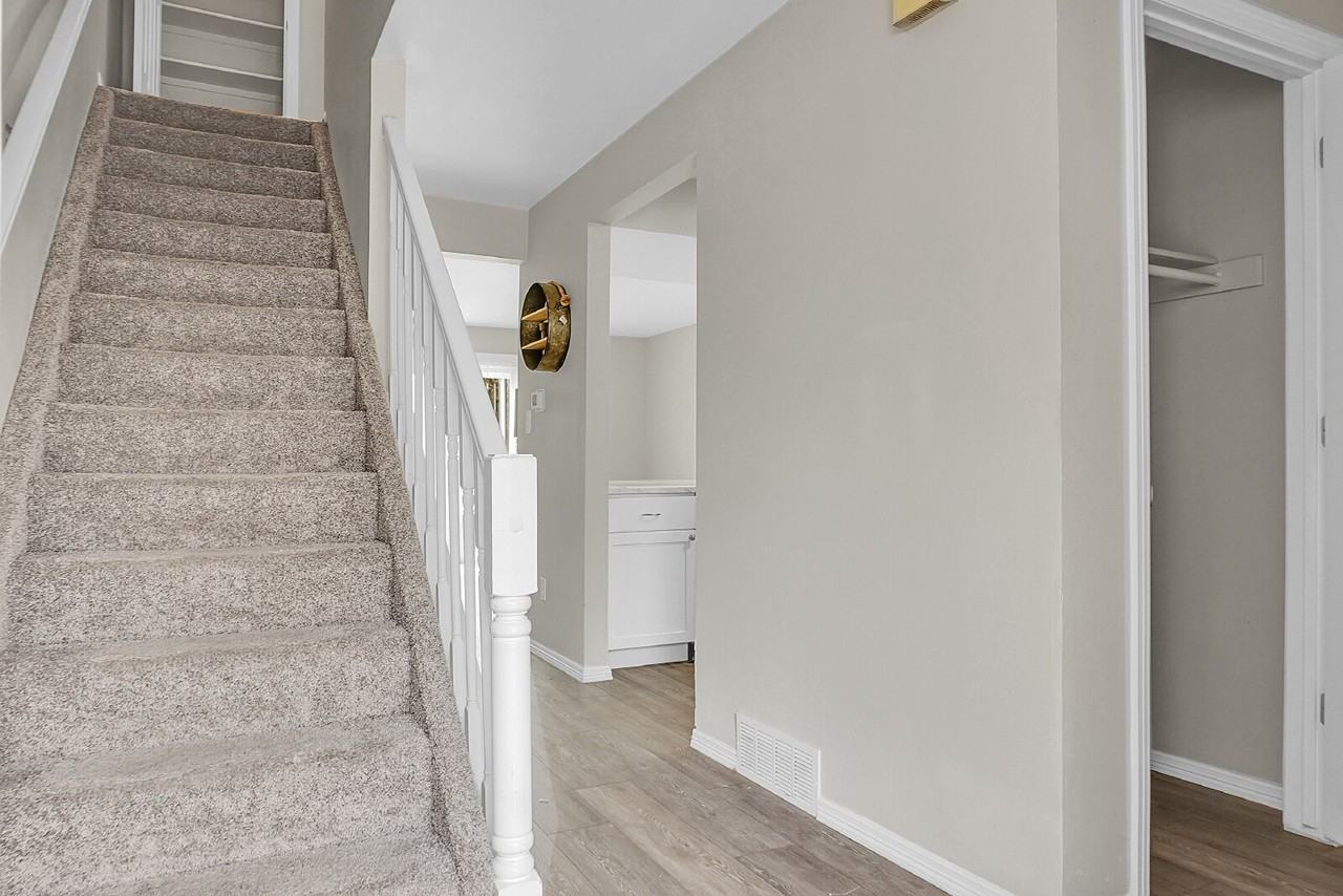 2321 Lexington Village Ln - Photo 3 of 39