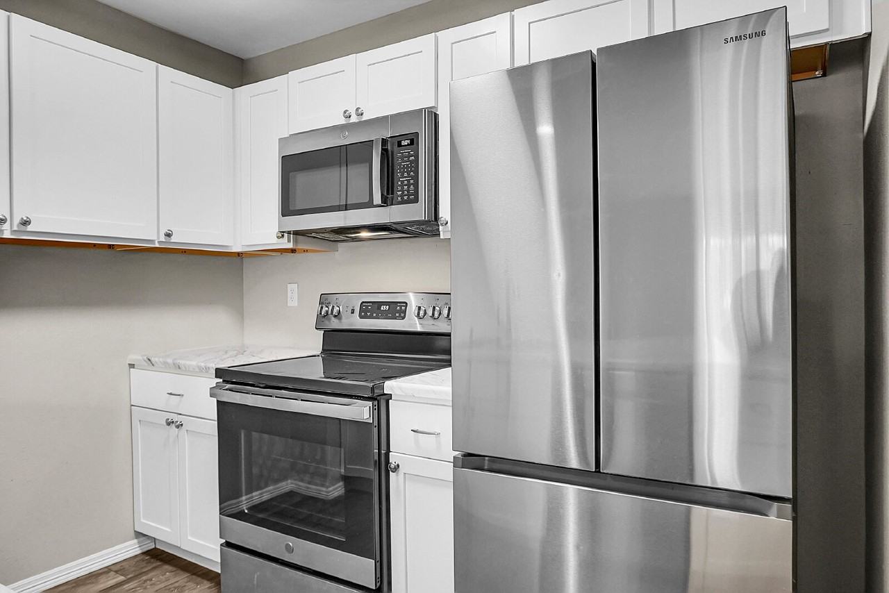 2321 Lexington Village Ln - Photo 6 of 39