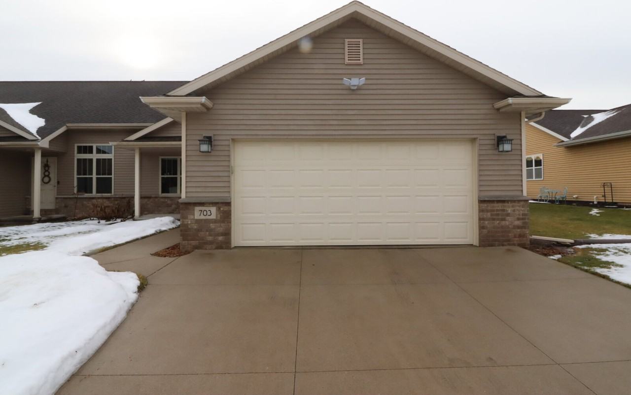 703 Creekview Ln - Photo 2 of 30