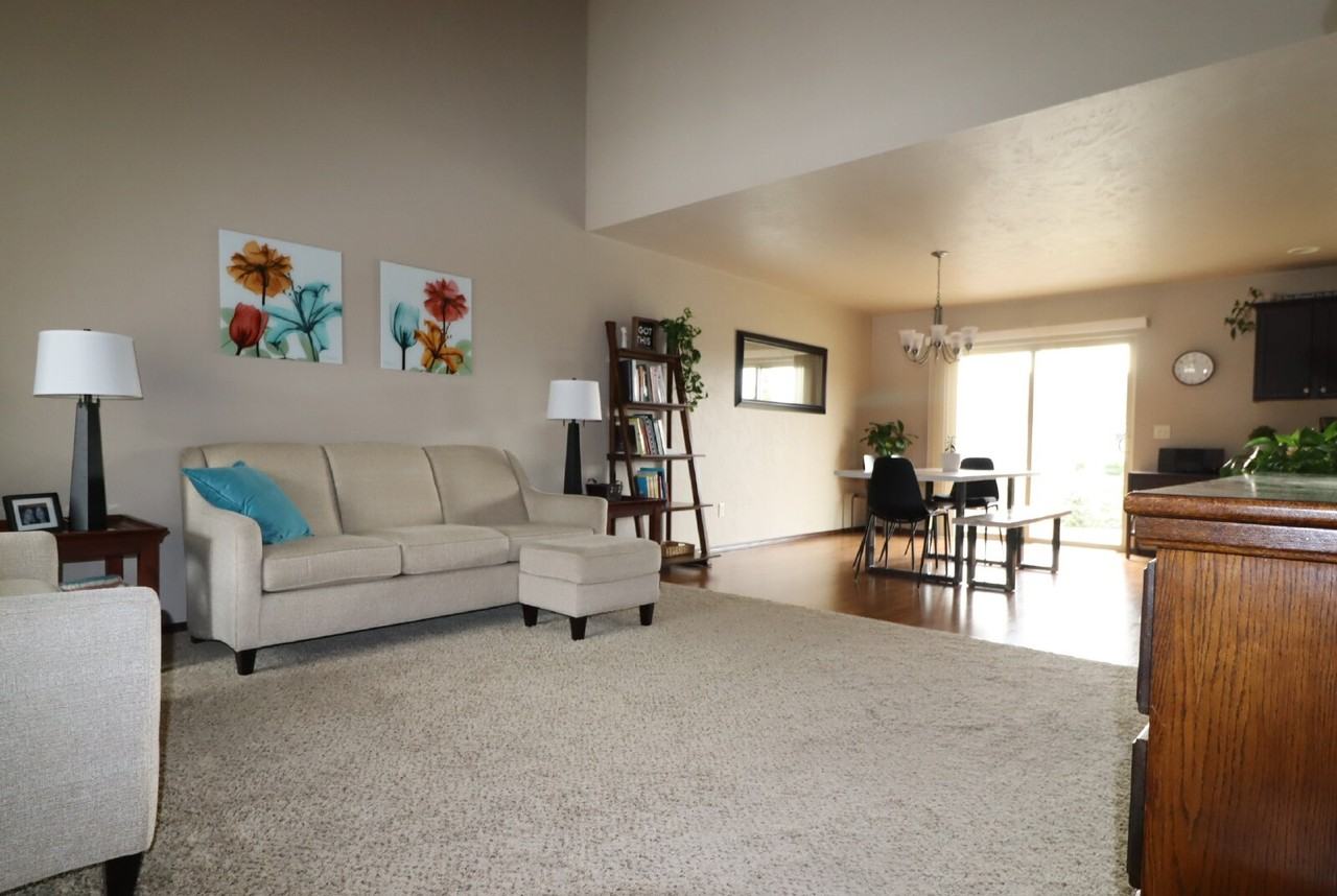 703 Creekview Ln - Photo 4 of 30