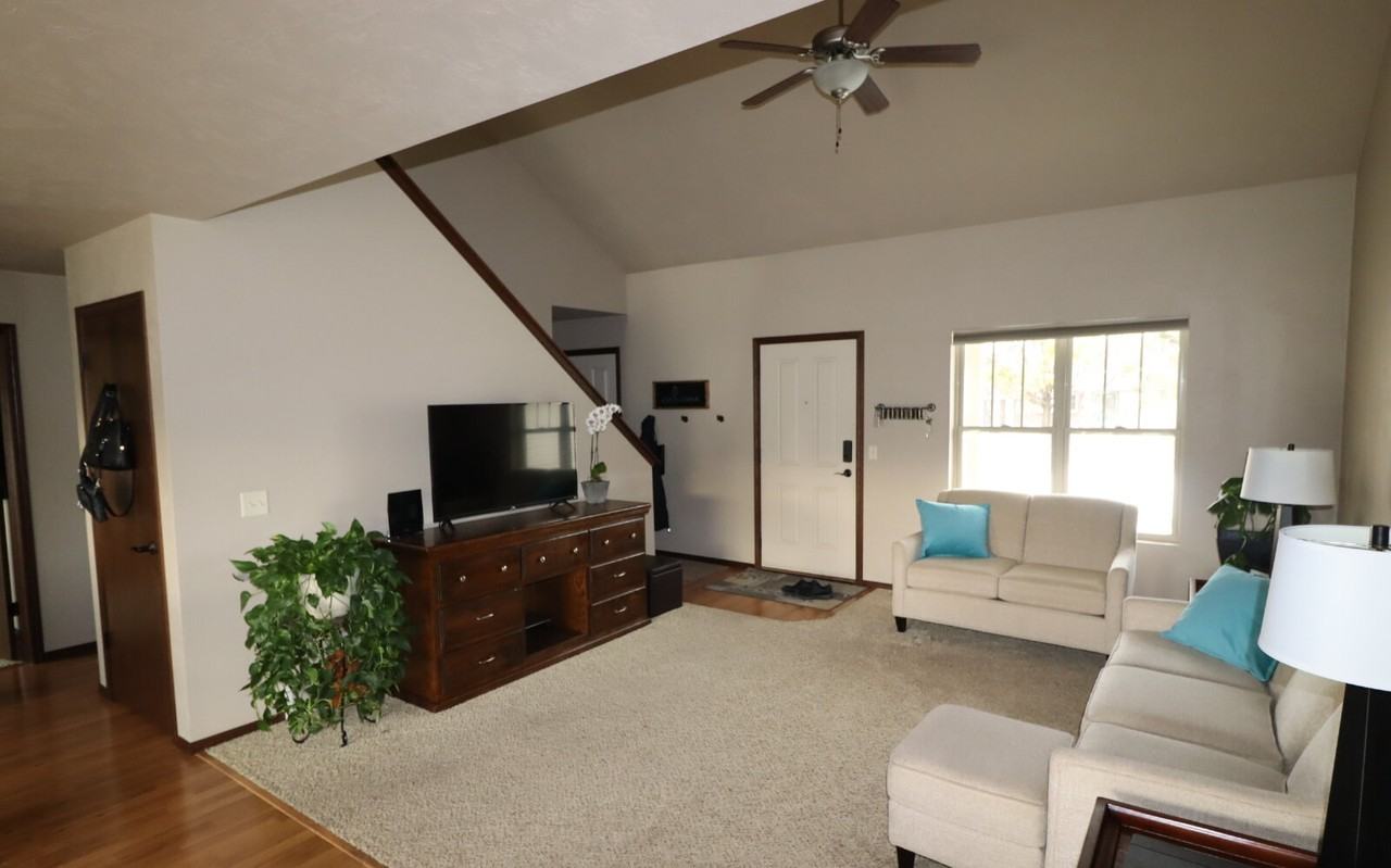 703 Creekview Ln - Photo 6 of 30