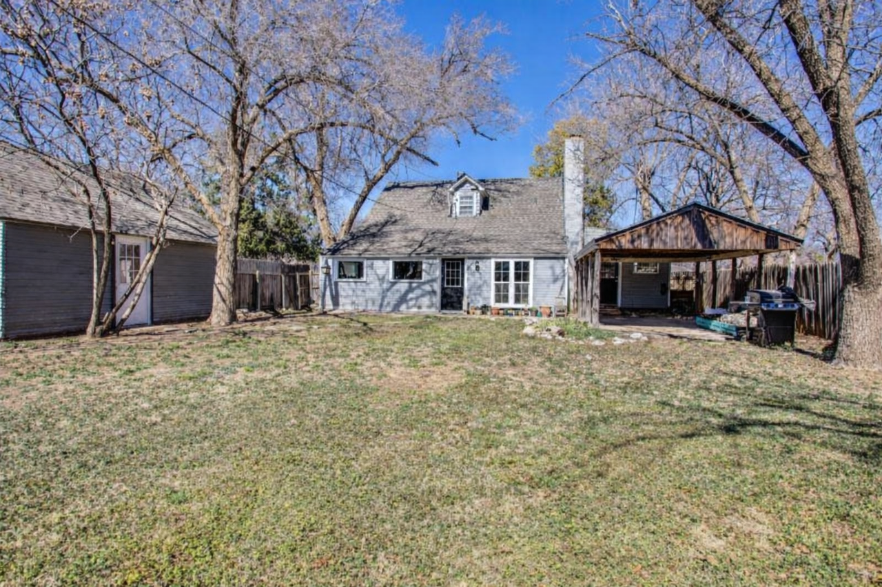 2515 25th St - Photo 3 of 3