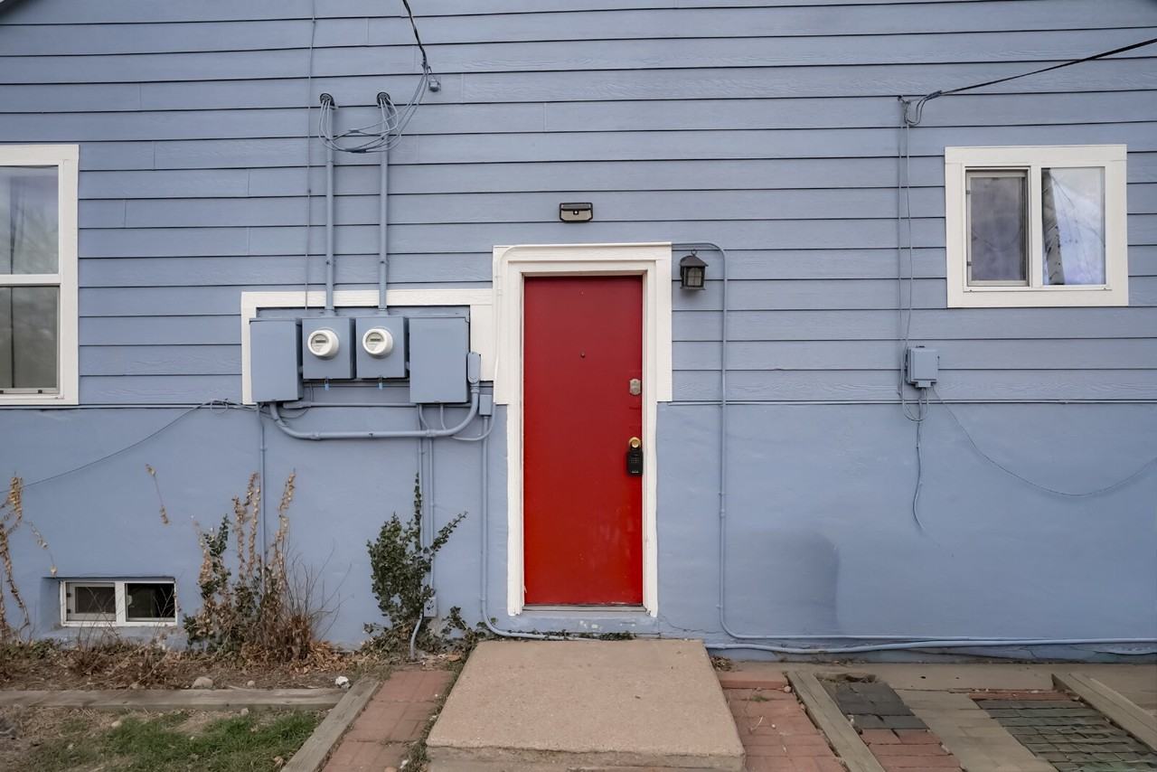 1010 Jay St #B - Photo 3 of 15