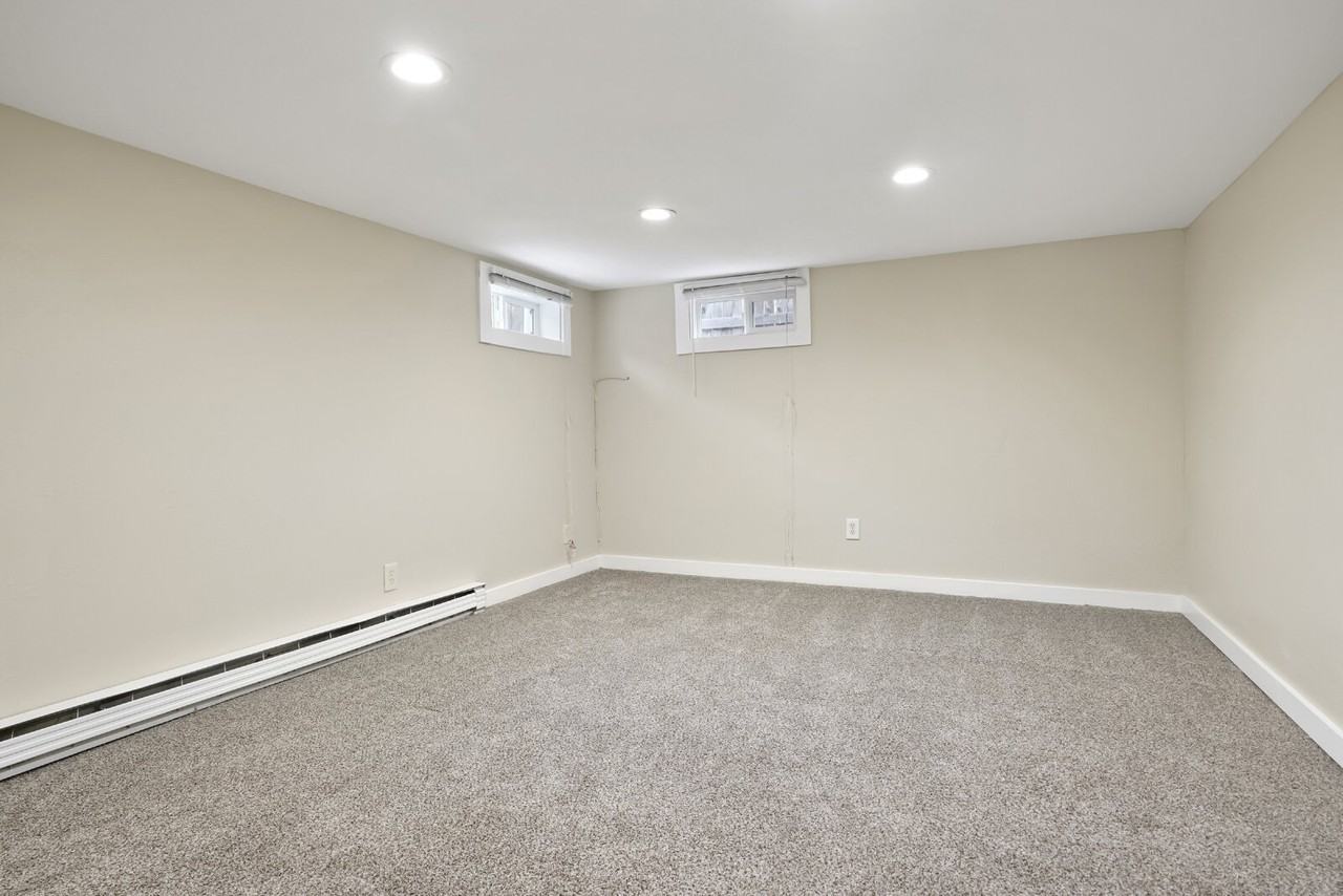 1010 Jay St #B - Photo 4 of 15