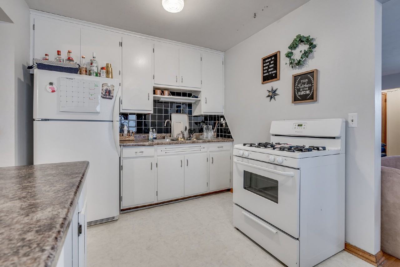 1030 22nd Ave Se - Photo 7 of 21