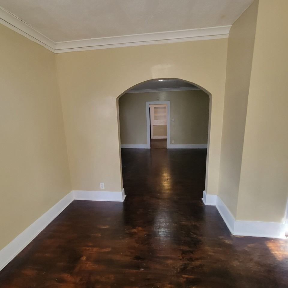 222 N Pershing Ave - Photo 5 of 8