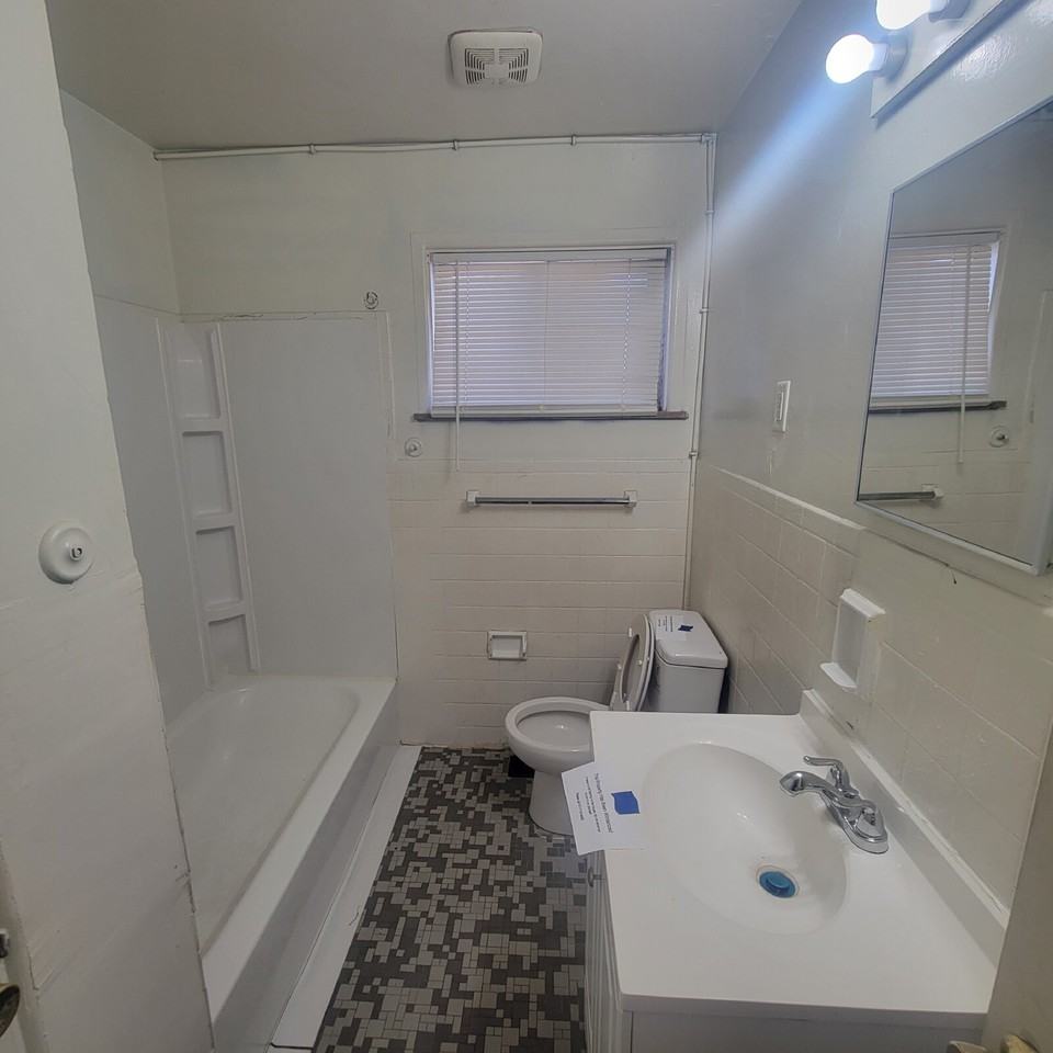 4008 N Arlington Ave - Photo 2 of 7