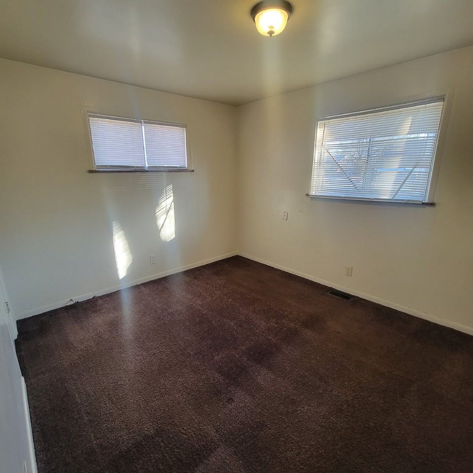 4008 N Arlington Ave - Photo 4 of 7