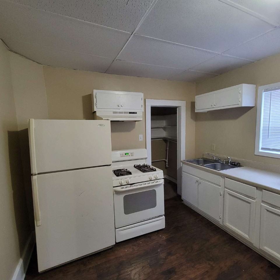 257 S Temple Ave - Photo 2 of 7