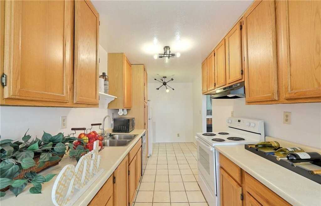 2444 E Del Mar Blvd - Photo 5 of 16