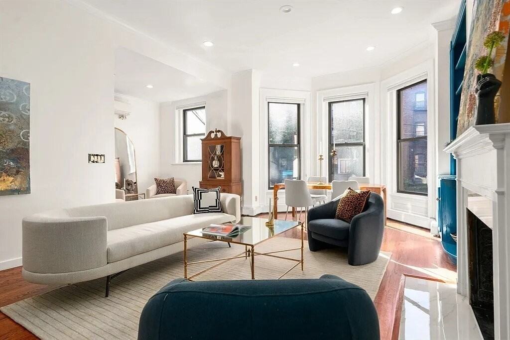 457 Beacon St - Photo 3 of 13