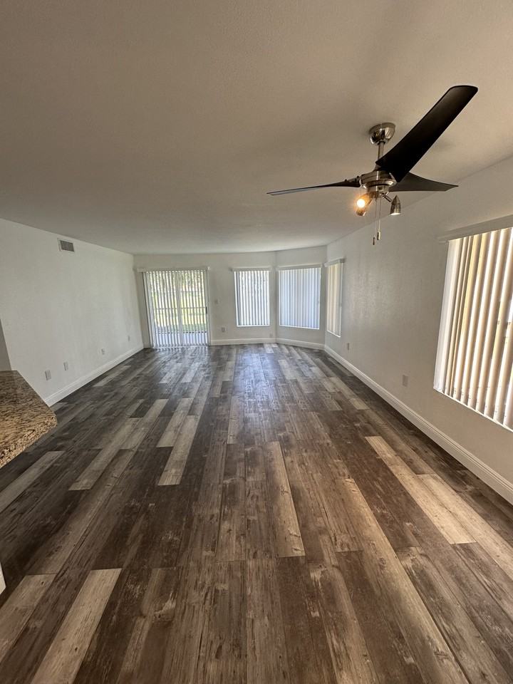 2460 Nwst #1701 - Photo 2 of 43