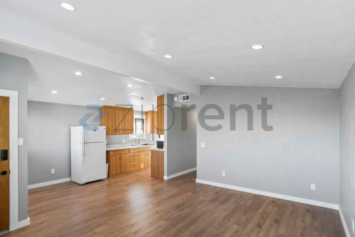 161 Pecks Ln - Photo 7 of 23