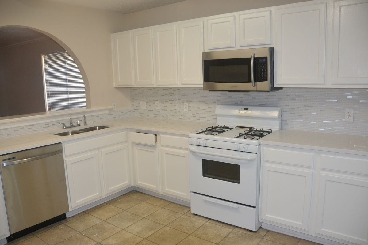 1717 Jerusalem Dr - Photo 7 of 30