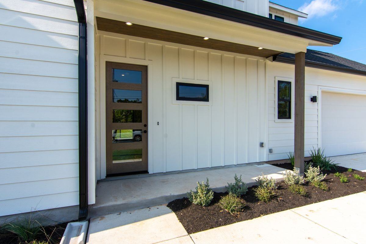 2804 Lawrence Dr - Photo 2 of 40