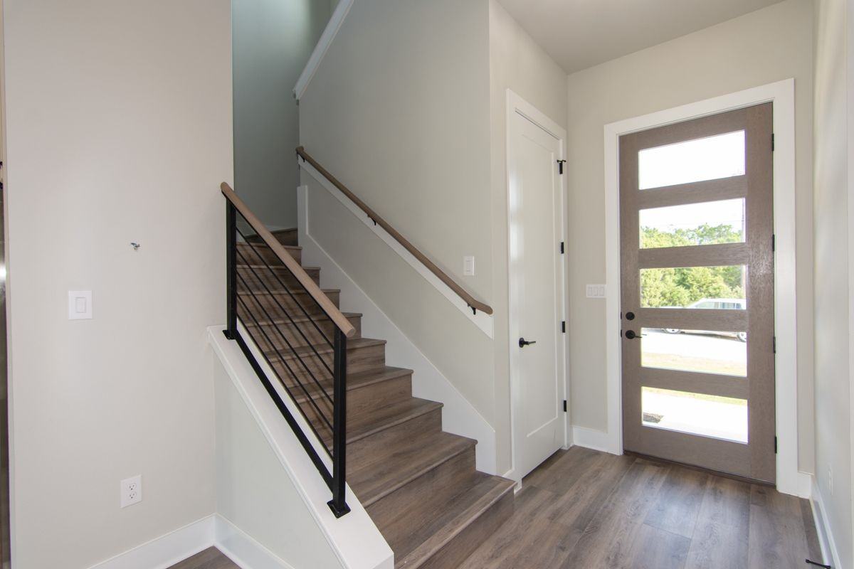 2804 Lawrence Dr - Photo 5 of 40