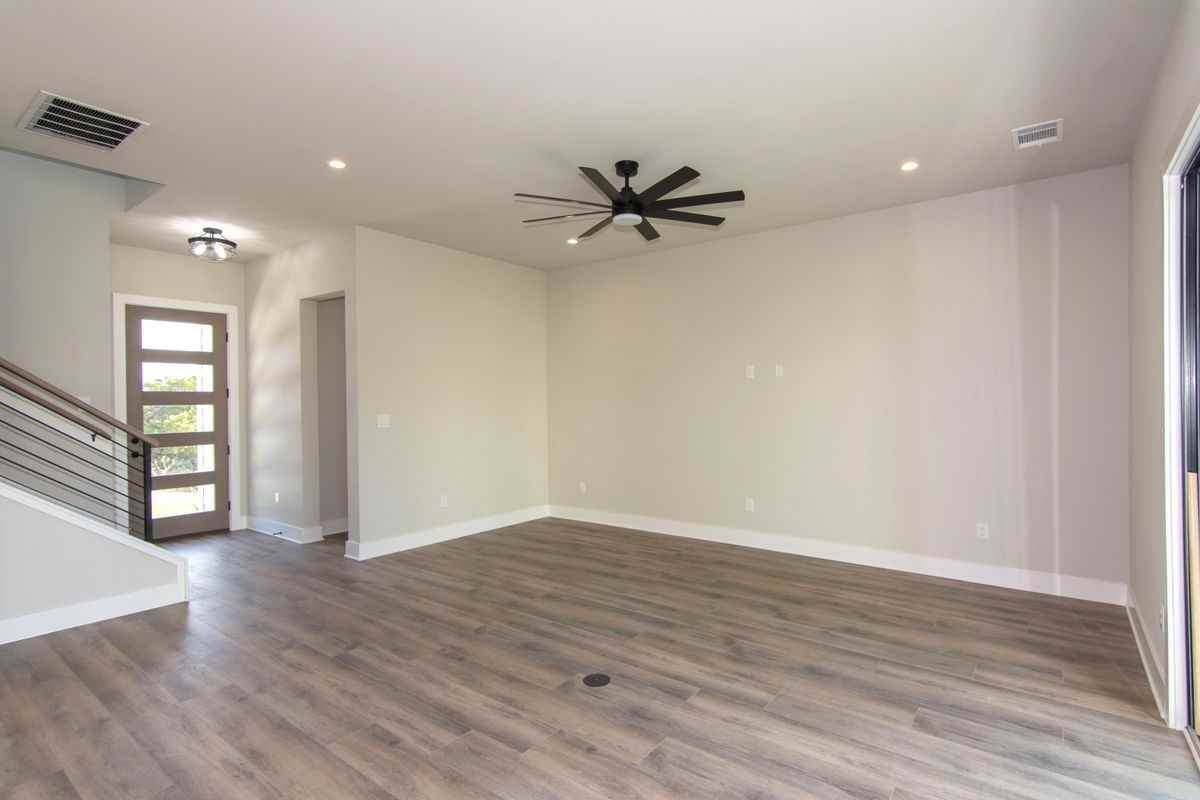 2804 Lawrence Dr - Photo 6 of 40