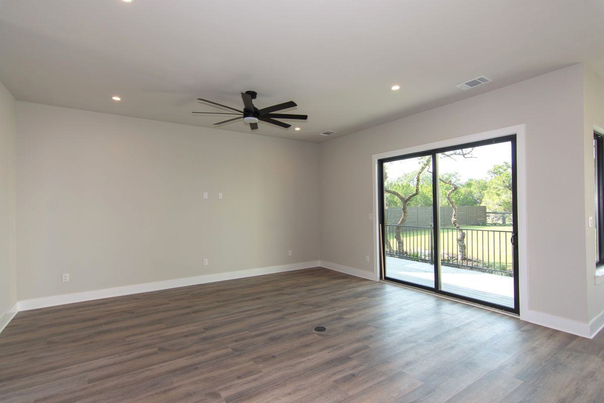 2804 Lawrence Dr - Photo 7 of 40