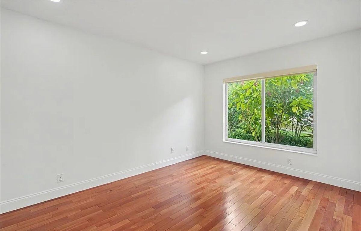 8619 Sw 51st St - Photo 3 of 11