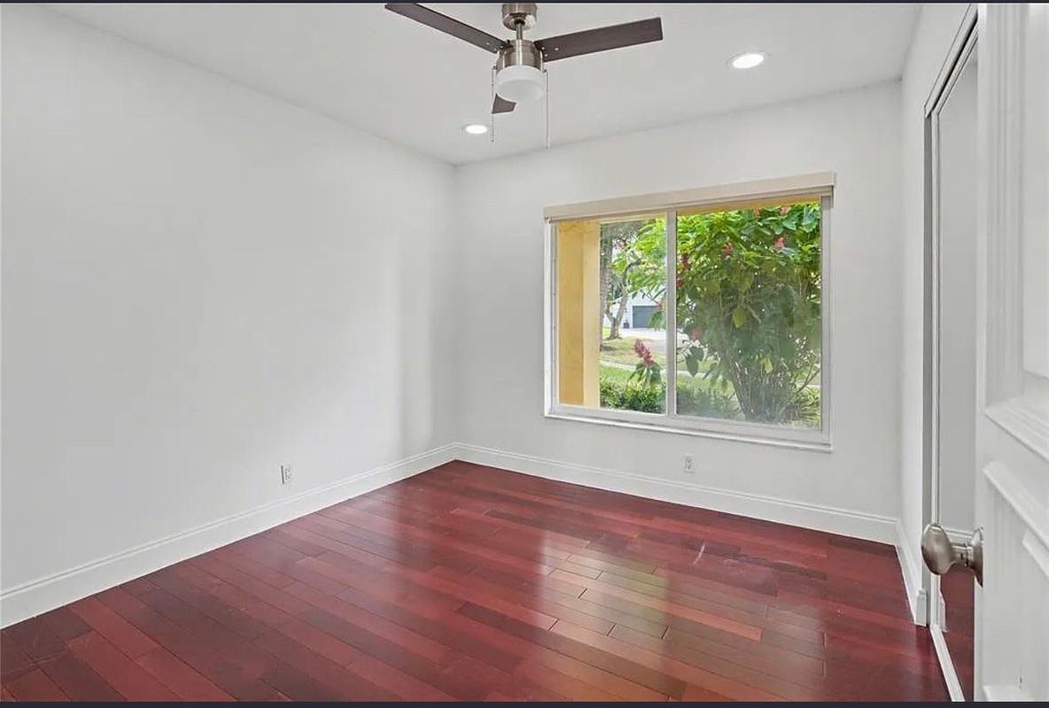 8619 Sw 51st St - Photo 4 of 11