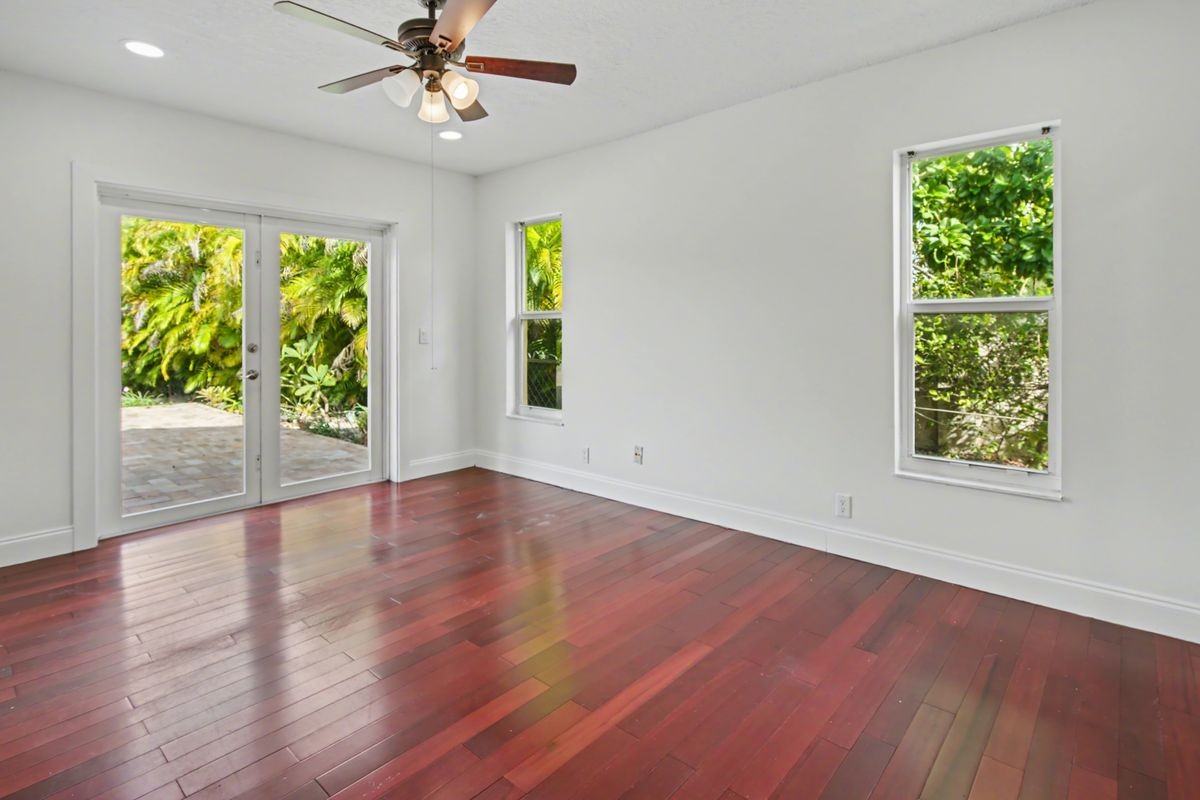 8619 Sw 51st St - Photo 6 of 11