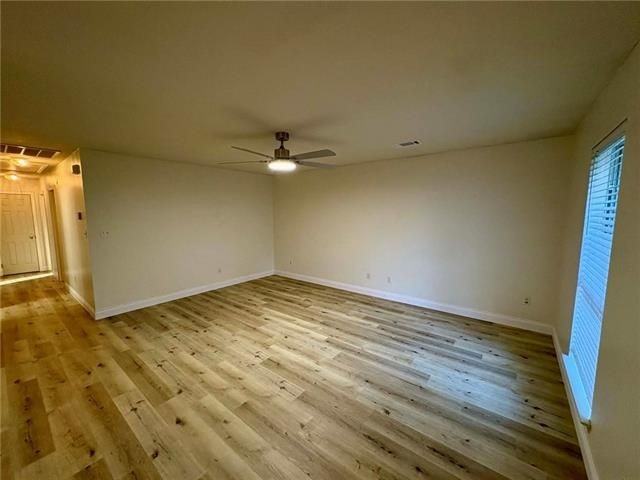 209 W Edwards St - Photo 2 of 14