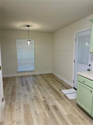 209 W Edwards St - Photo 5 of 14