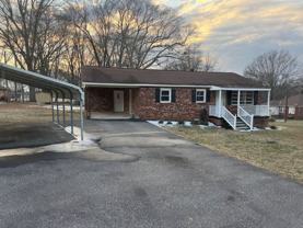 261 Oak Cir - Photo 1 of 1