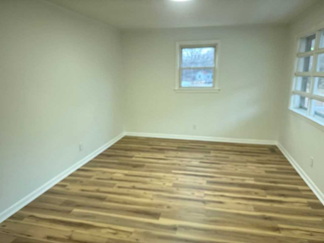 261 Oak Cir - Photo 5 of 9