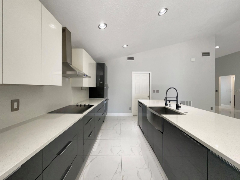 1009 Brayton Ln - Photo 4 of 10