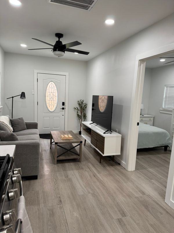 133 S Pierce St - Photo 4 of 12