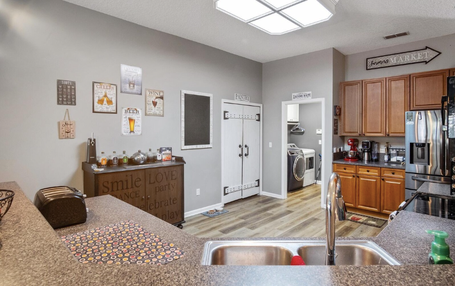 1744 Northglen Cir - Photo 2 of 7