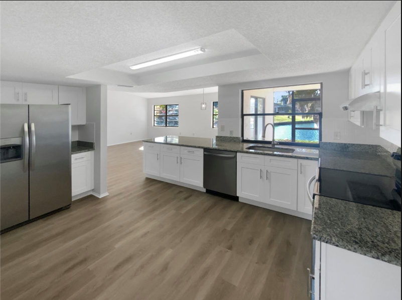 1744 Northglen Cir - Photo 3 of 7