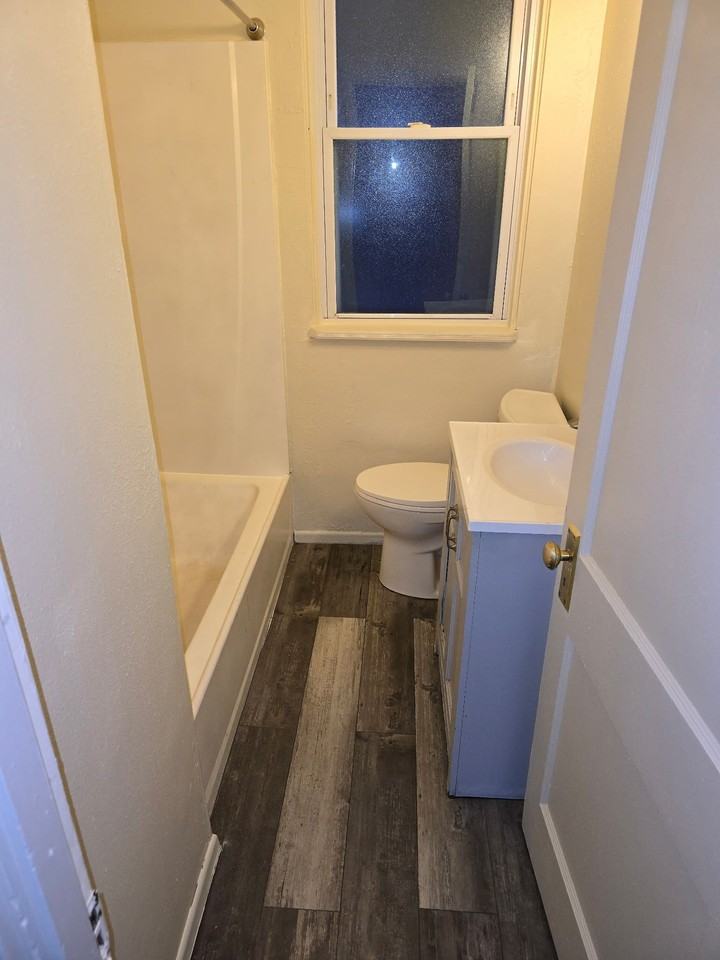 407 Franklin St #1 - Photo 6 of 10