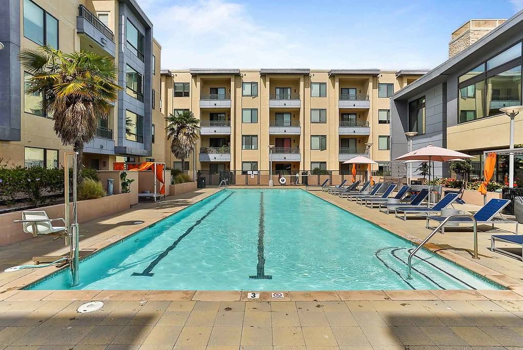 One Hundred Grand - Photo 5 of 50