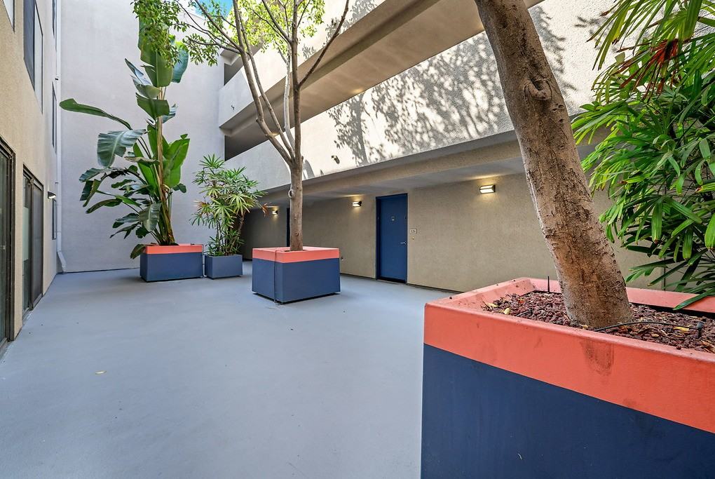 Regency Palm Court - Photo 2 of 18