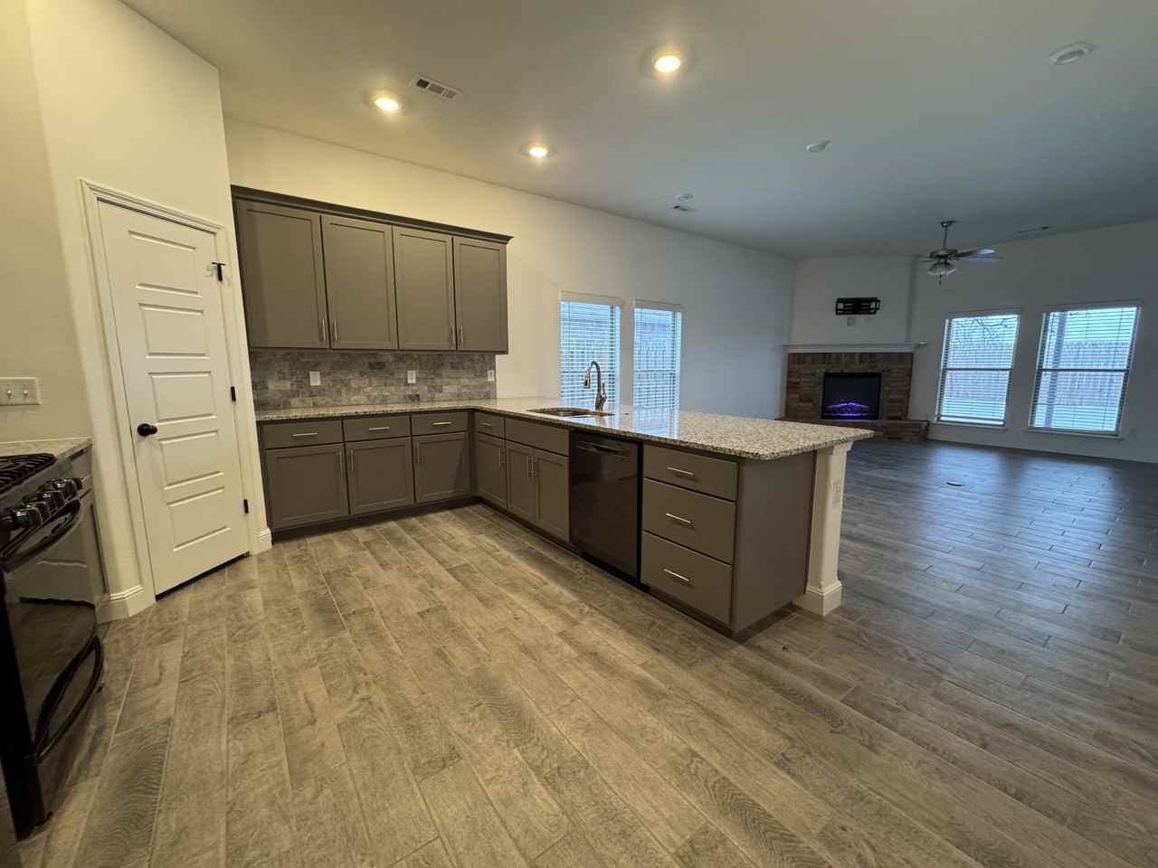 424 Nw 59 Ave #NA - Photo 4 of 16