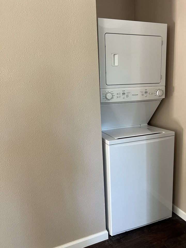 1440 Bassett Dr - Photo 5 of 8