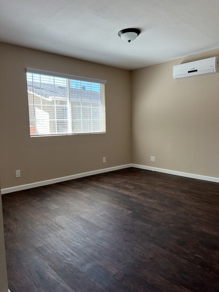 1440 Bassett Dr - Photo 7 of 8