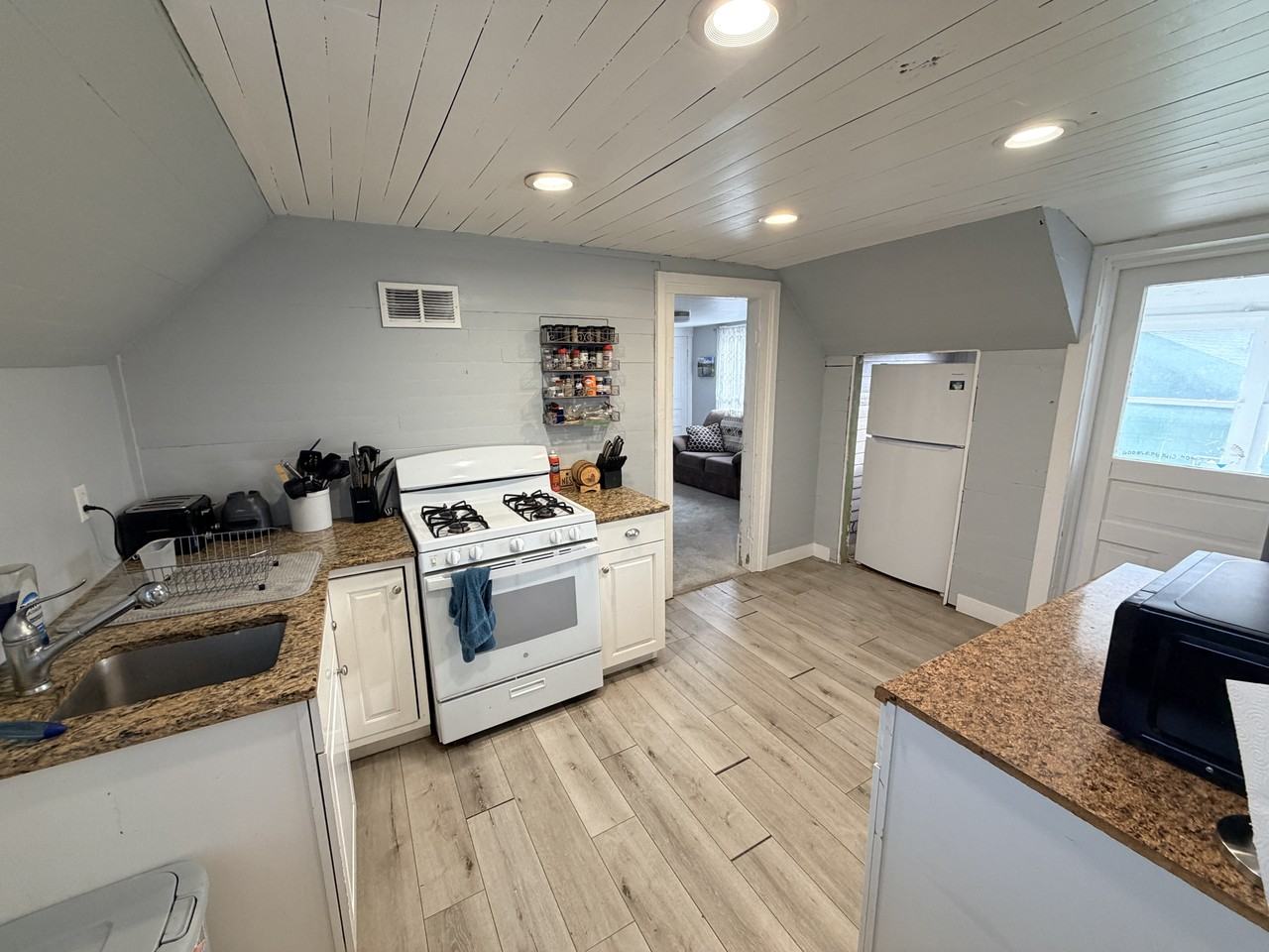 105 Auburn Ave Ne #2 - Photo 3 of 20