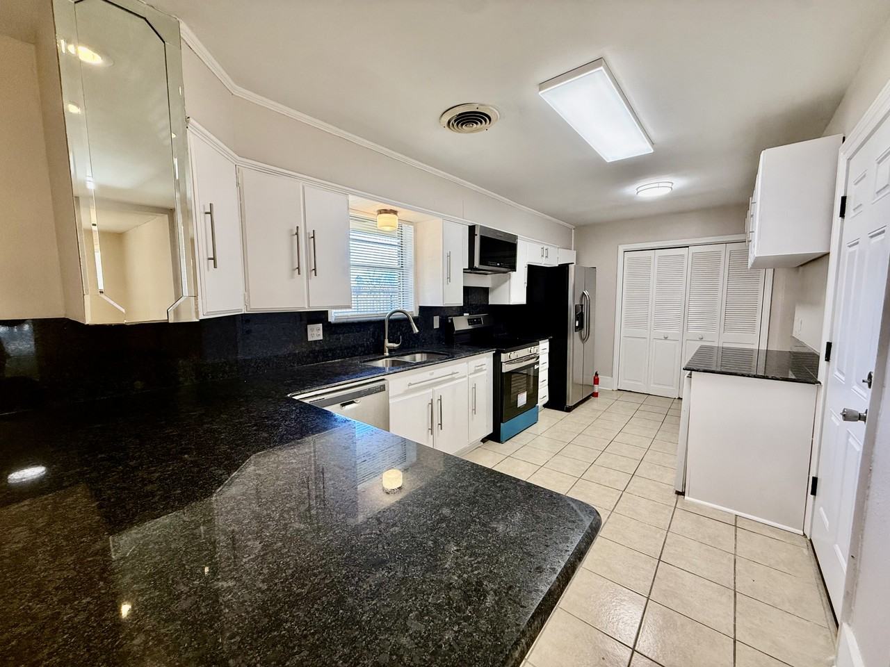 2946 Madeira Dr #NA - Photo 4 of 15