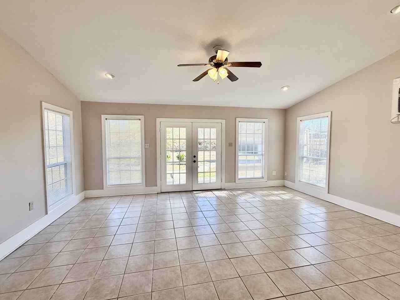 2946 Madeira Dr #NA - Photo 6 of 15