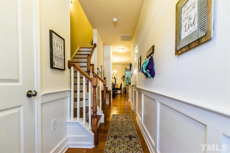 922 Saratoga Dr - Photo 2 of 22