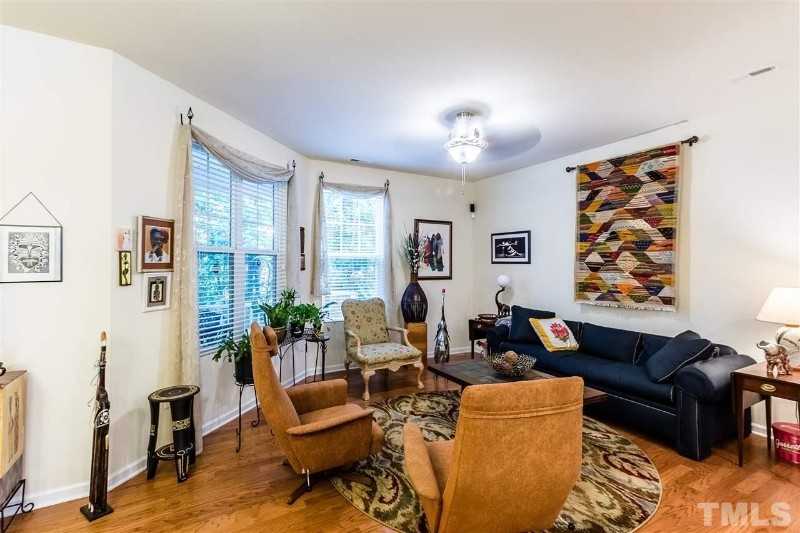 922 Saratoga Dr - Photo 5 of 22