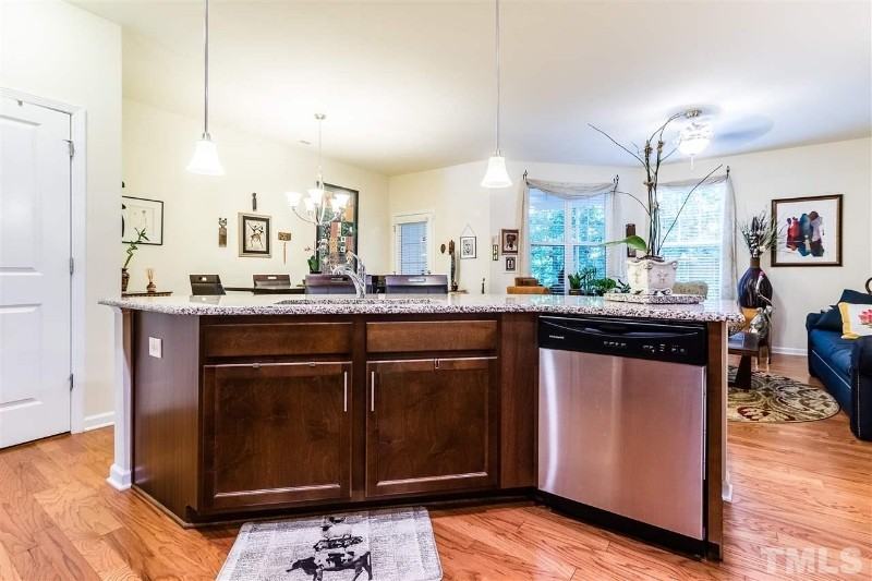 922 Saratoga Dr - Photo 7 of 22