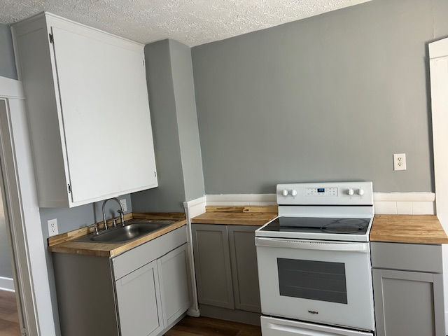 727 Inverness Ave - Photo 3 of 10