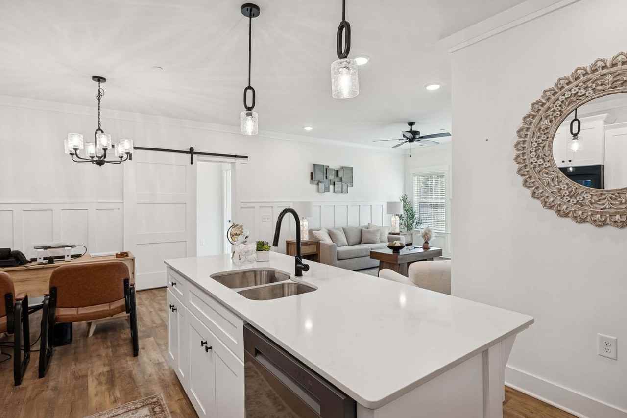 The Emerson at Commonwealth - Photo 5 of 50